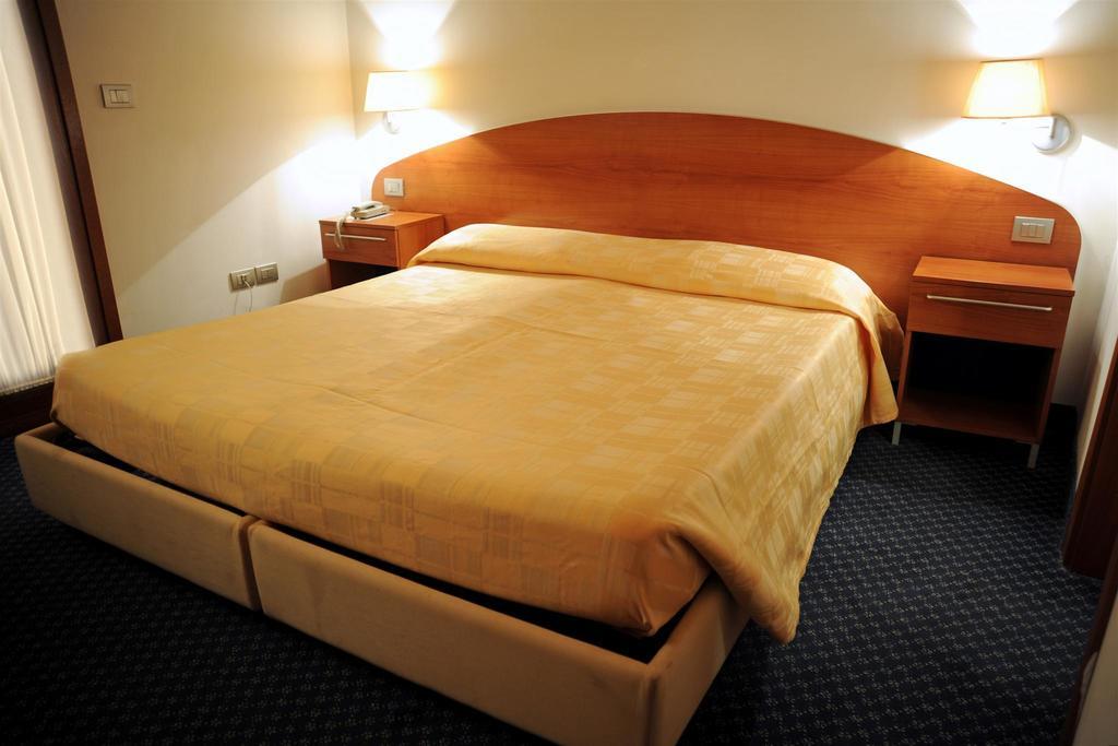 San Giórgio di Nogaro Hotel Vittoria חדר תמונה